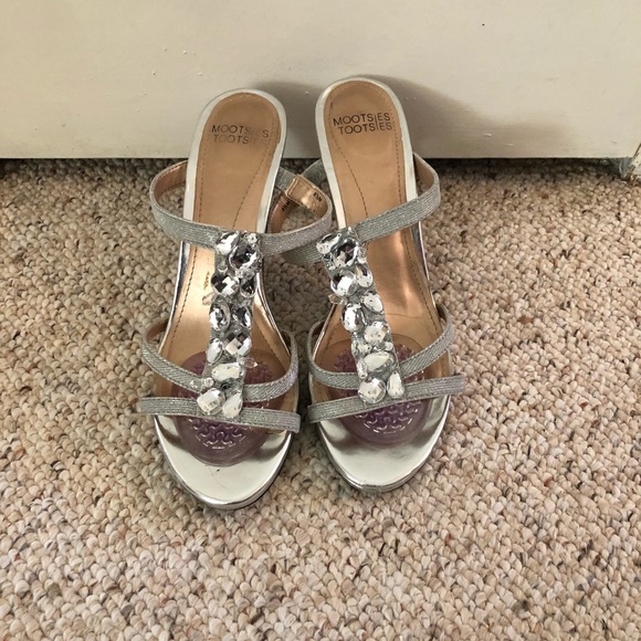 Shoes - Picture 2 of 4